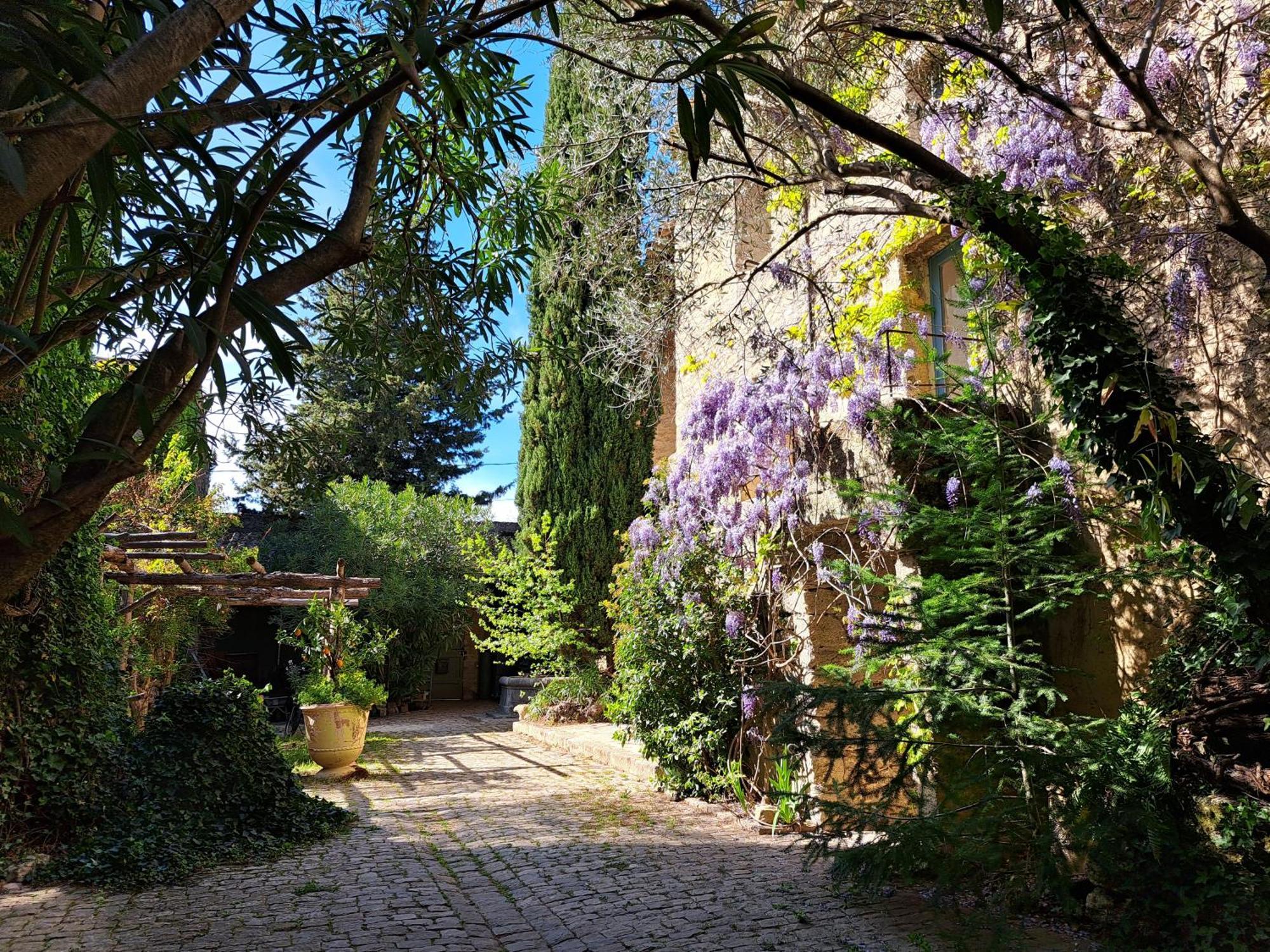 Le Mas Du Lac Bed and Breakfast Uzès Esterno foto